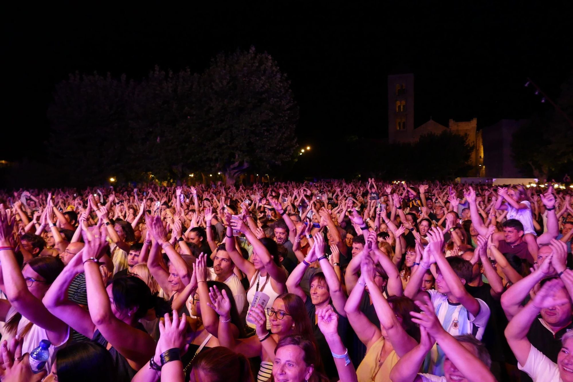 La segona Bertranada Fest congrega unes 8.000 persones als concerts de Ginestà i Búhos