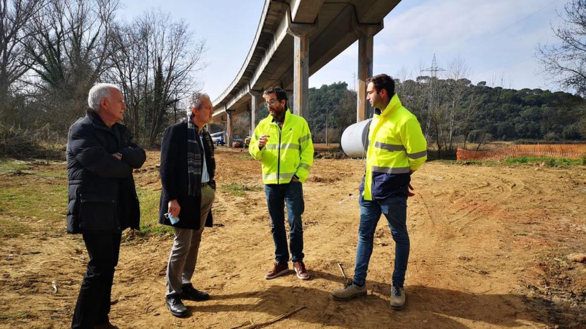 El subdelegat, Albert Bramon, visitant els treballs. | MINISTERI DE TRANSPORTS