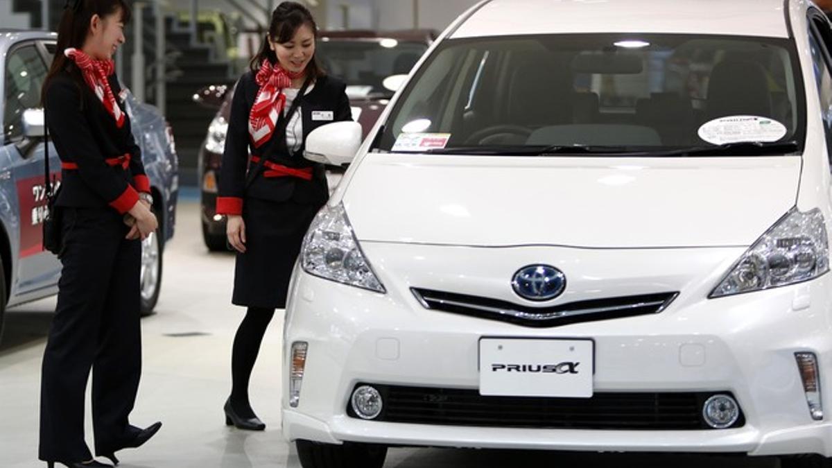 Muestra en Tokio del último modelo de Toyota Prius, este febrero.