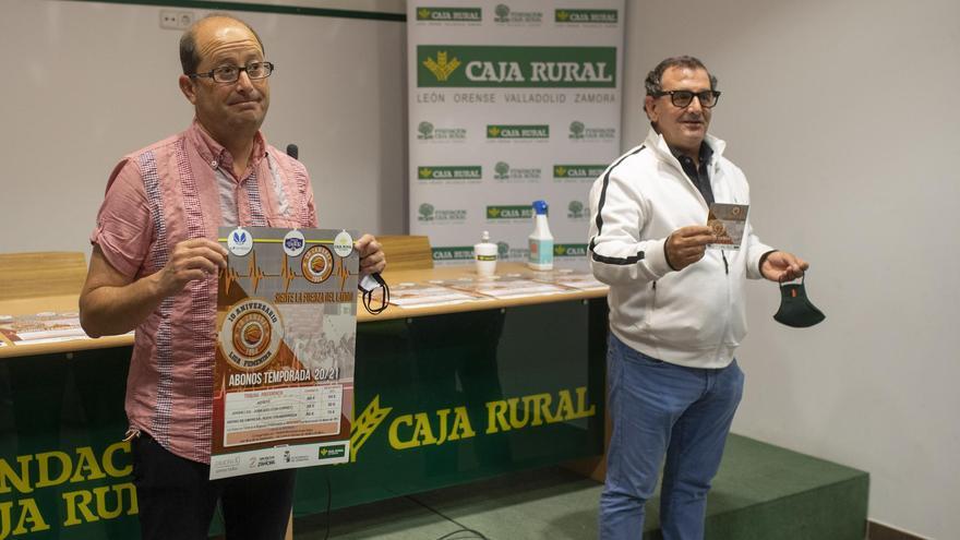 Carlos Baz, presidente del CD Zamarat, y Narciso Prieto, de Caja Rural