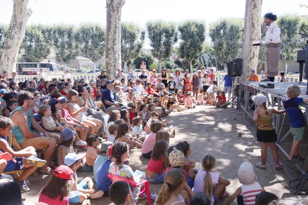 Fira del Circ al carrer de la Bisbal de l''Empordà