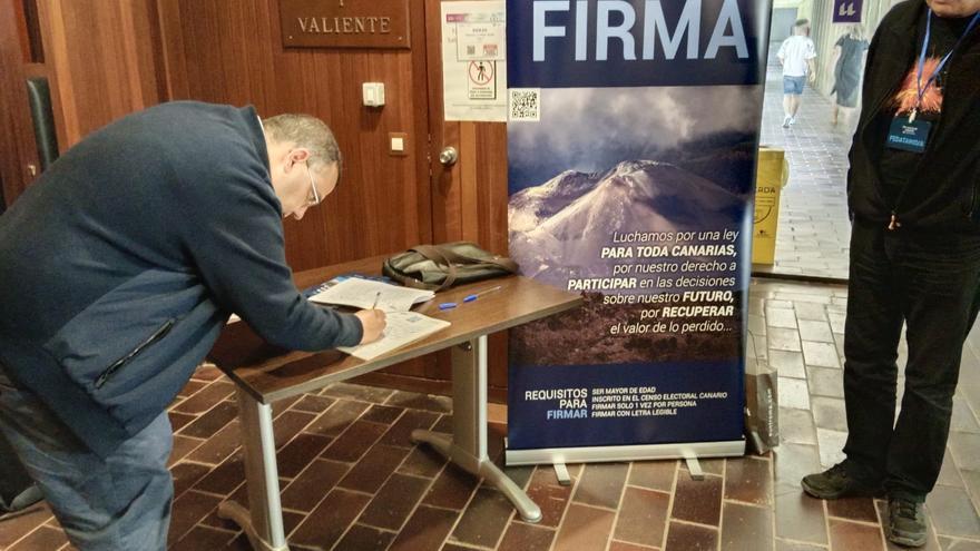 Recogida de firmas en La Palma para impulsar una Ley de Volcanes