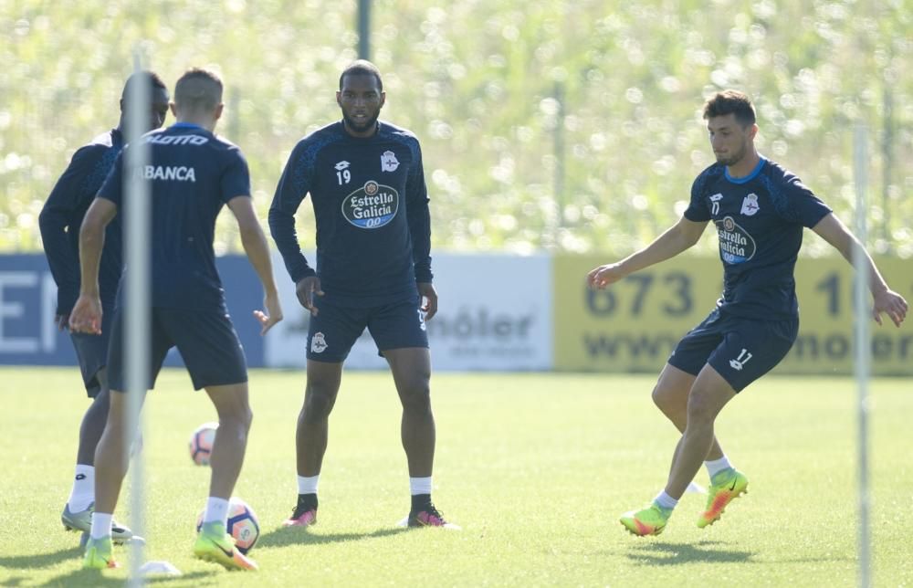 Carles Gil tuvo que abandonar antes de tiempo el entrenamiento. Sidnei y Joselu, también al margen.