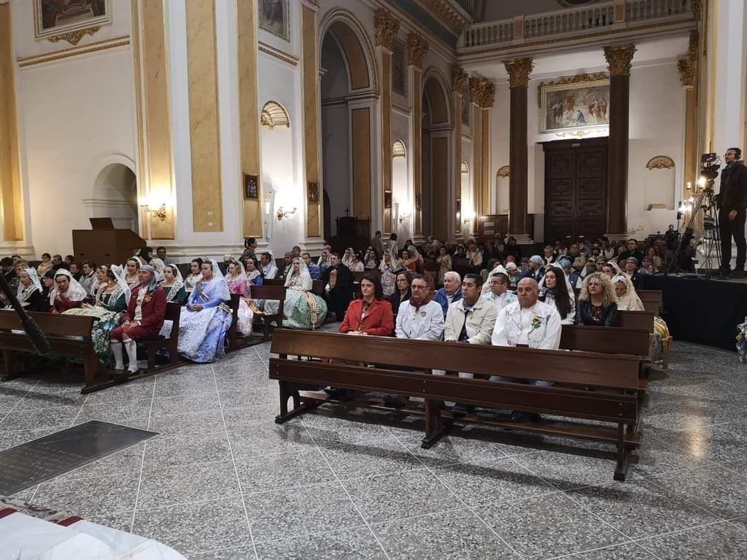 Las seis comisiones de Riba-roja de Túria celebran la Ofrenda a la Mare de Déu dels Desamparats