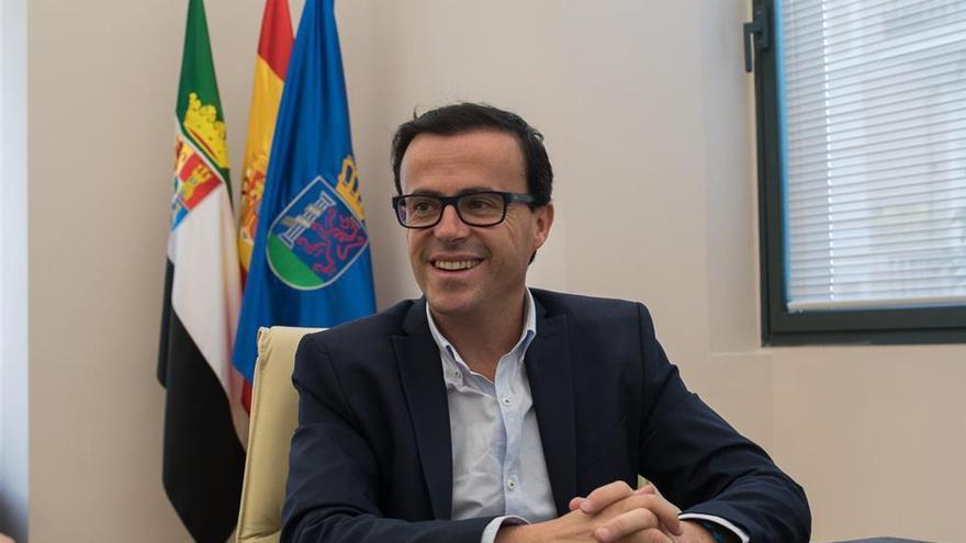 La diputación recuerda al alcalde de Badajoz que ha invertido más de cinco millones en la ciudad