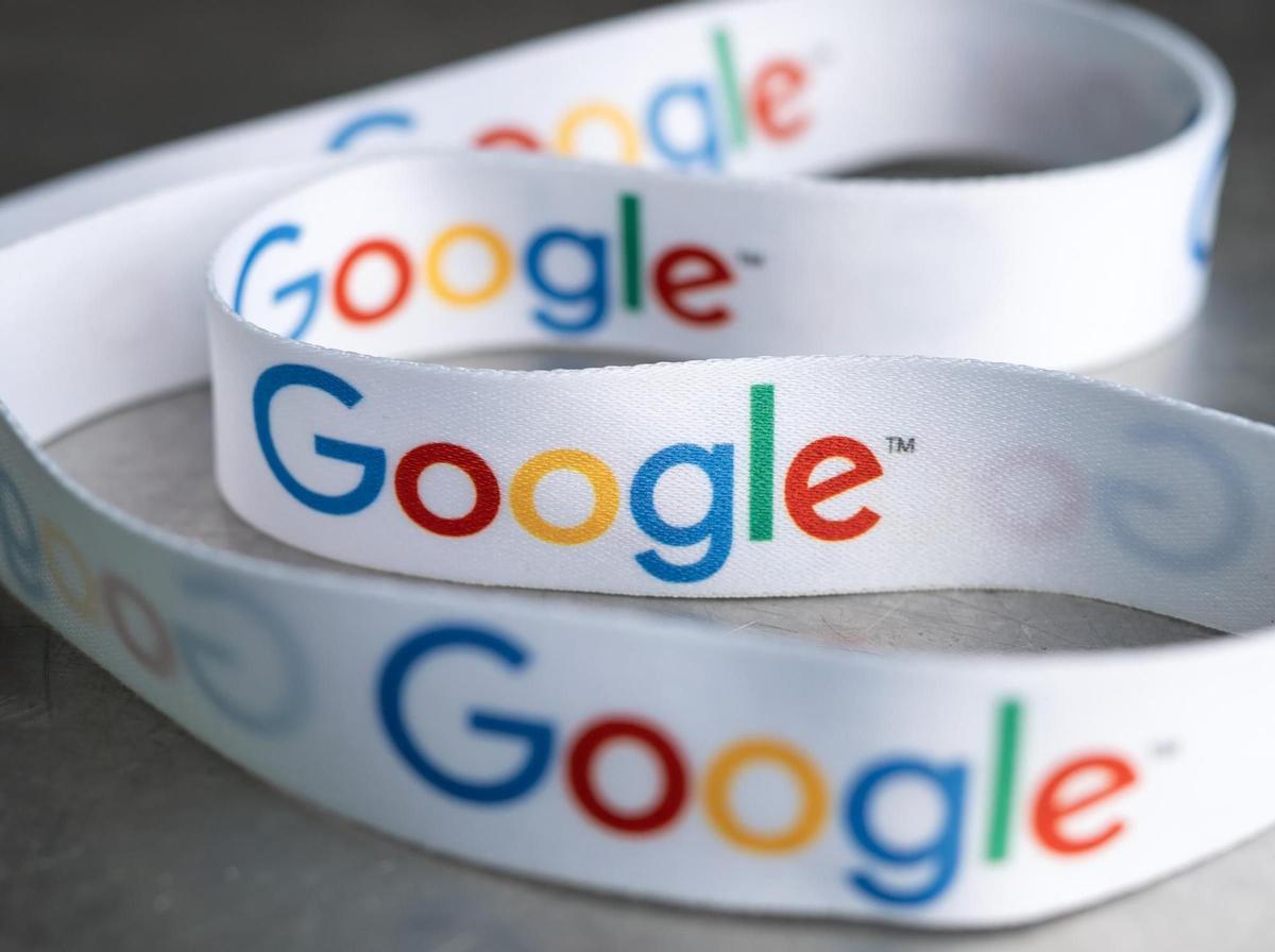 Un cordón con el logo de Google en la presentación del plan de inversiones de Google Alemania, en una imagen de archivo.