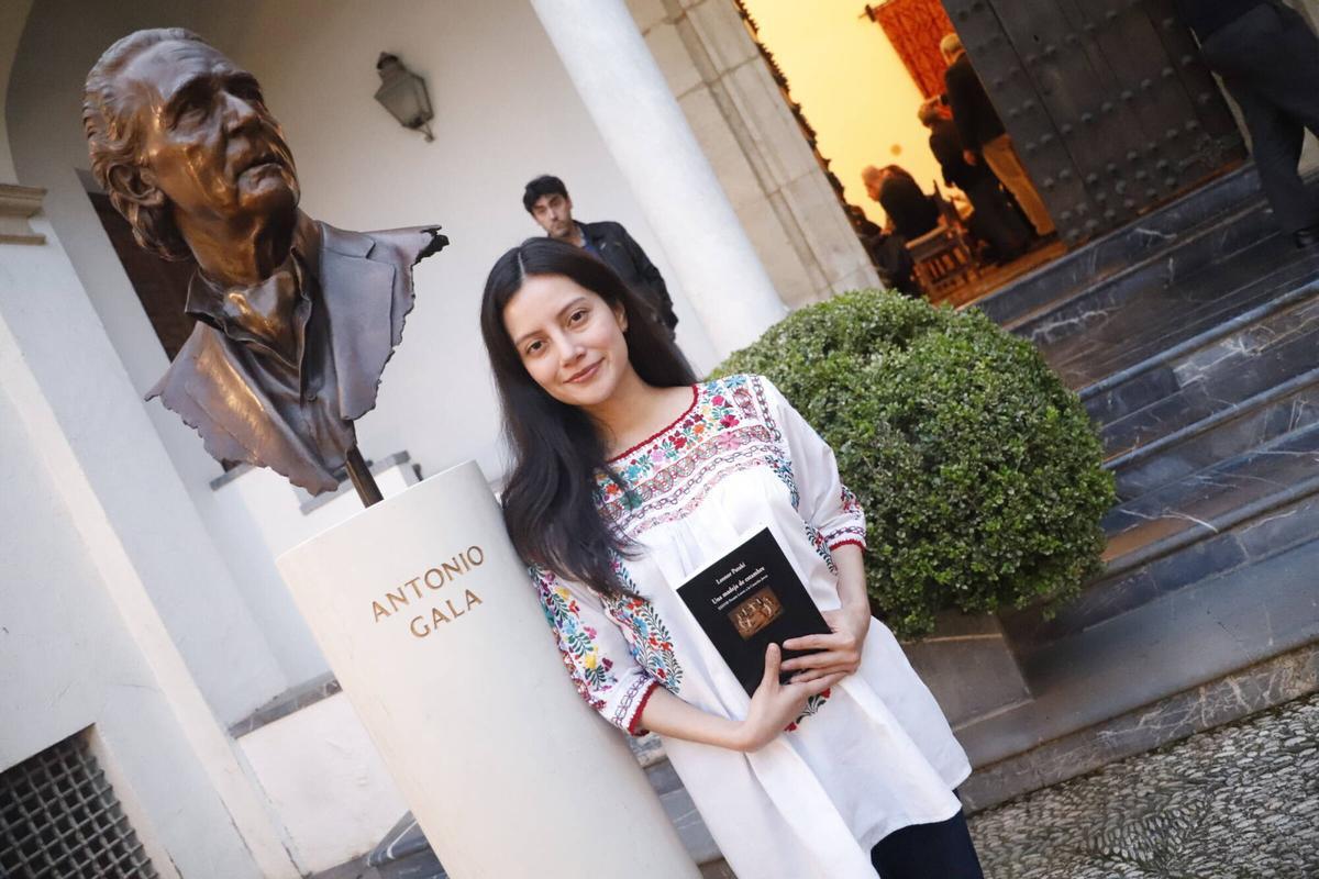 Presentación de los galardonados en el XXXVIII Premio Internacional de Poesía Fundación Loewe 2025. (Fundación Antonio Gala). Leonor Pataky Hugo Mujica