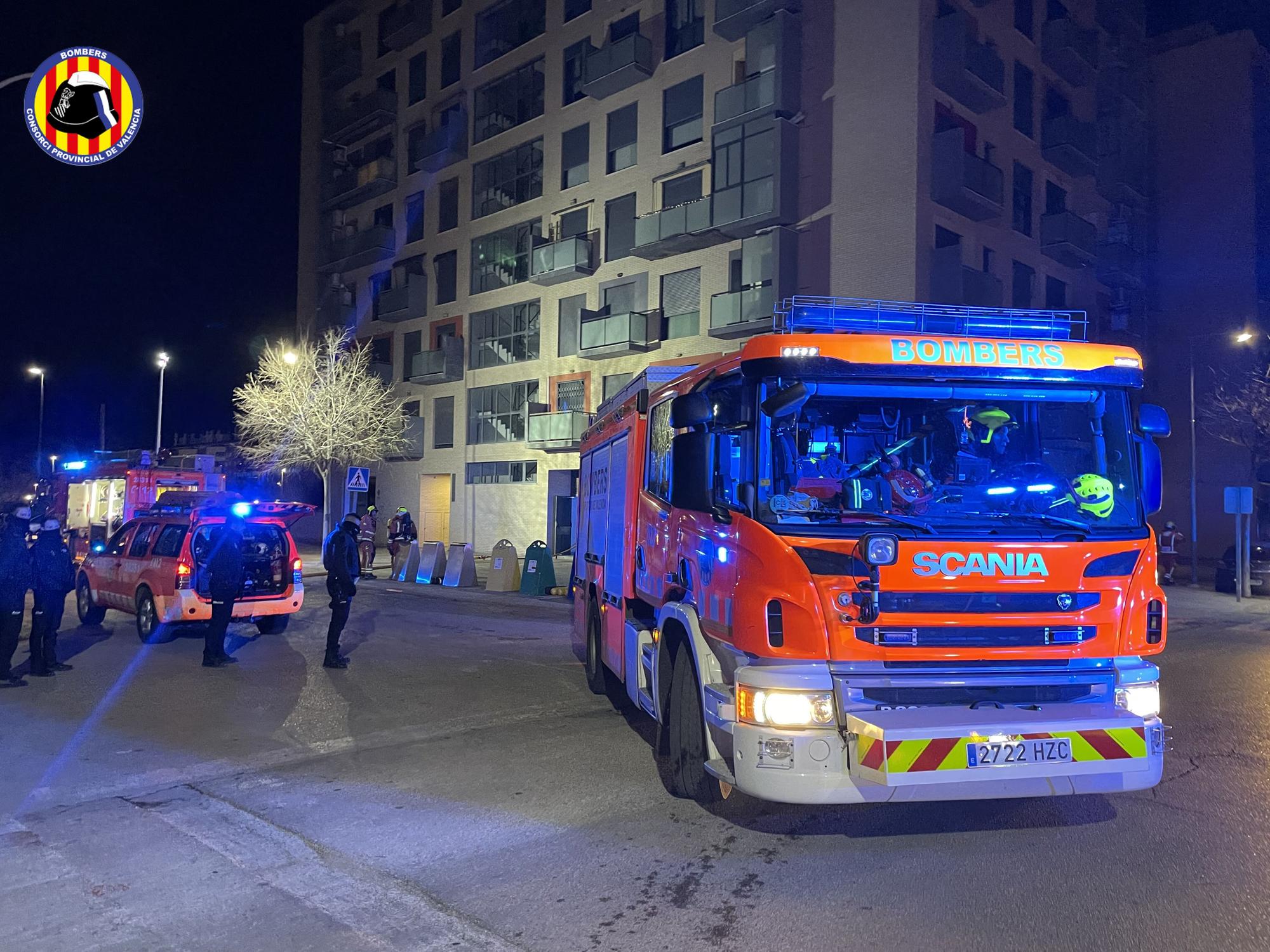 Un incendio en un garaje obliga a evacuar a más de 100 familias en Alaquàs