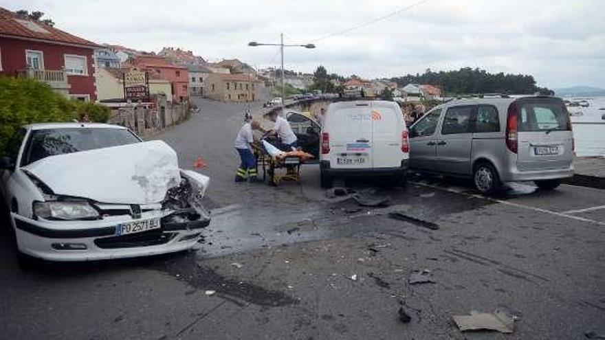 Imagen del accidente de ayer en A Illa. // Noé Parga