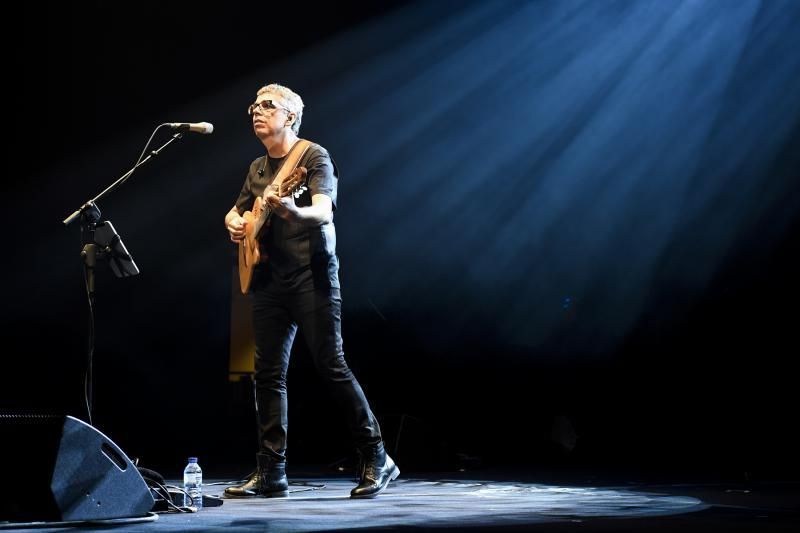 GENTE Y CULTURA 04-11-2018  LAS PALMAS DE GRAN CANARIA.  Concierto de Pedro Guerra en el Auditorio Alfredo Kraus.   FOTOS: JUAN CASTRO  | 04/11/2018 | Fotógrafo: Juan Carlos Castro