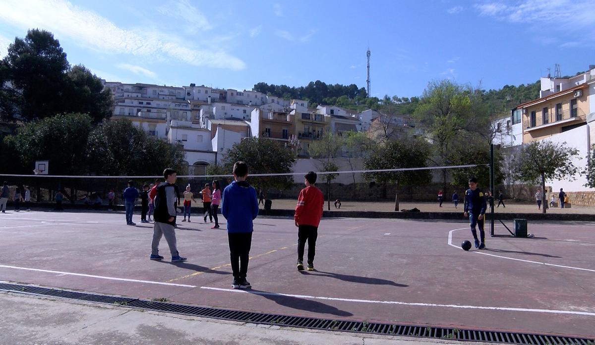 Patio del colegio Cristóbal Luque Onieva de Priego.