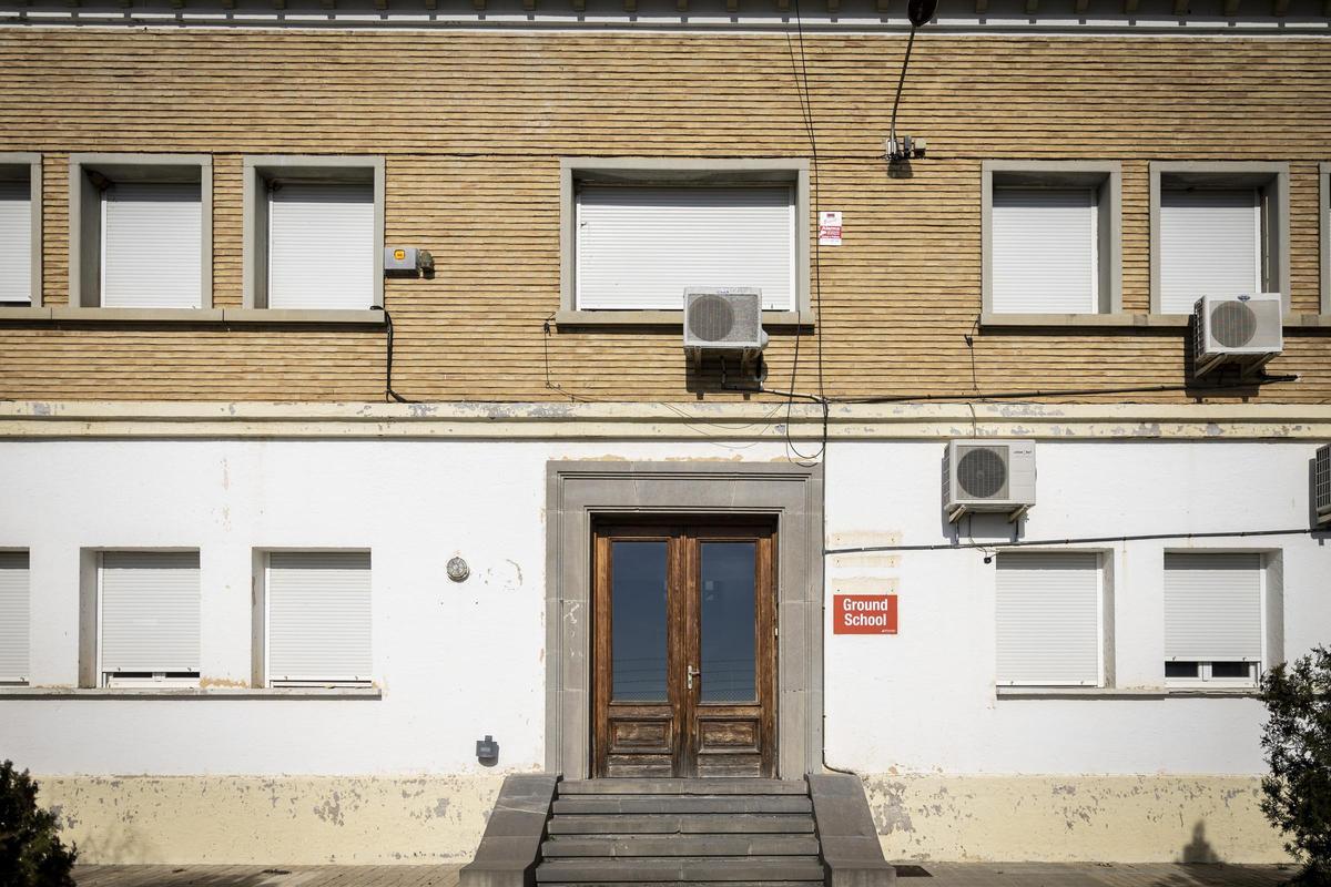 En imágenes | Así está la abandonada escuela de aviación del Aeropuerto de Huesca