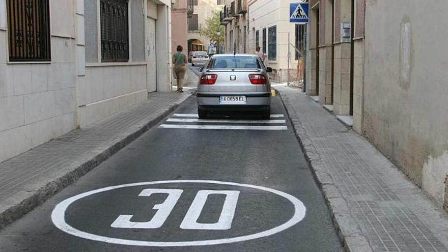 La señalización horizontal sobre la calzada, como se aprecia en la imagen, será uno de los distintivos a utilizar por Tráfico