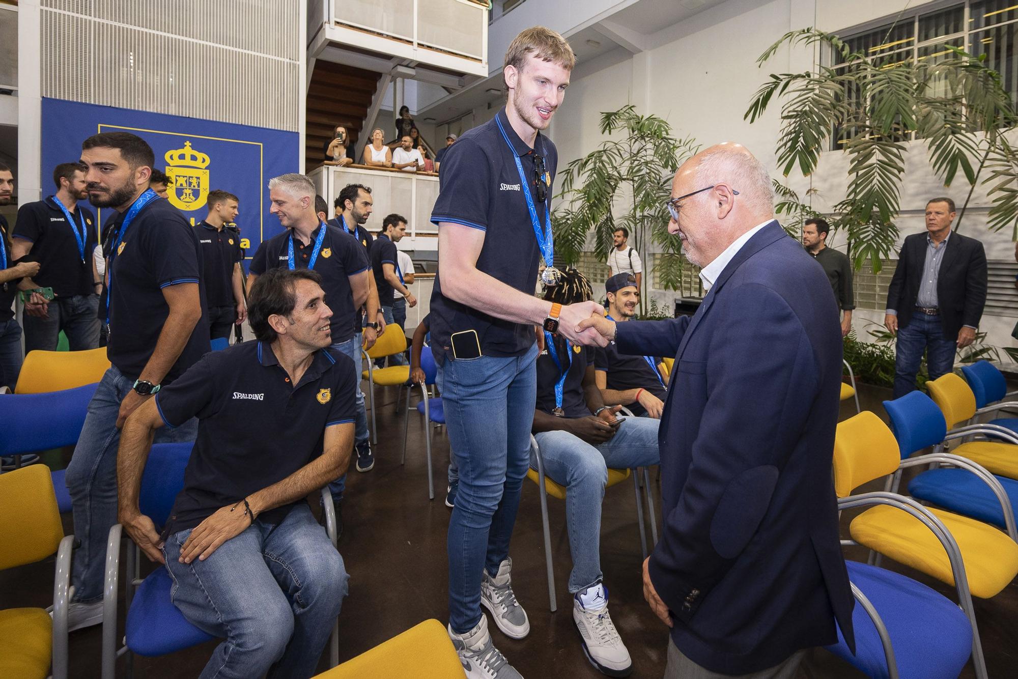 Celebración de la Eurocopa del CB Gran Canaria en el Cabildo grancanario