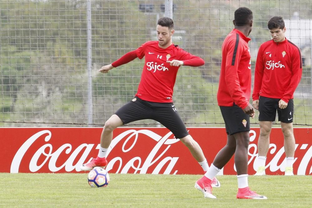 Entrenamiento del Sporting esta mañana en Mareo