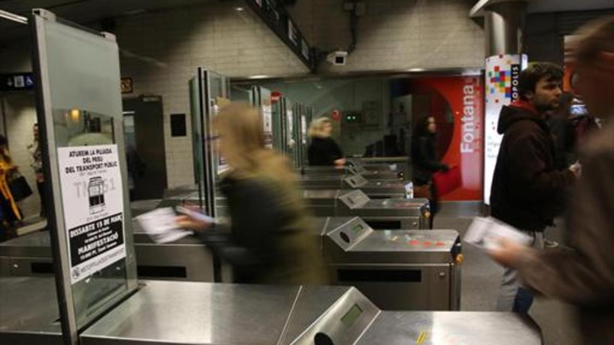 Tornos de acceso al metro de Barcelona.