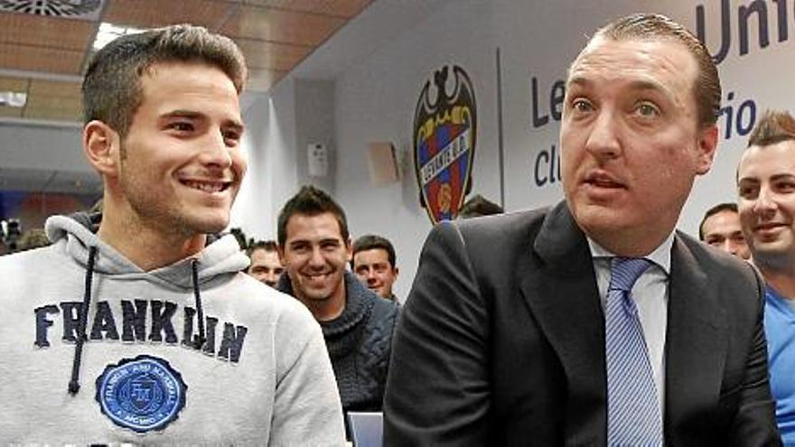 El jugador granota junto al presidente Quico Catalán