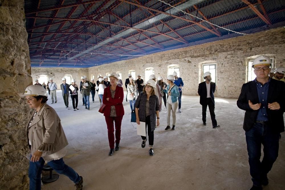 Visita de la alcaldesa de Gijón y los portavoces municipales a las obras de Tabacalera