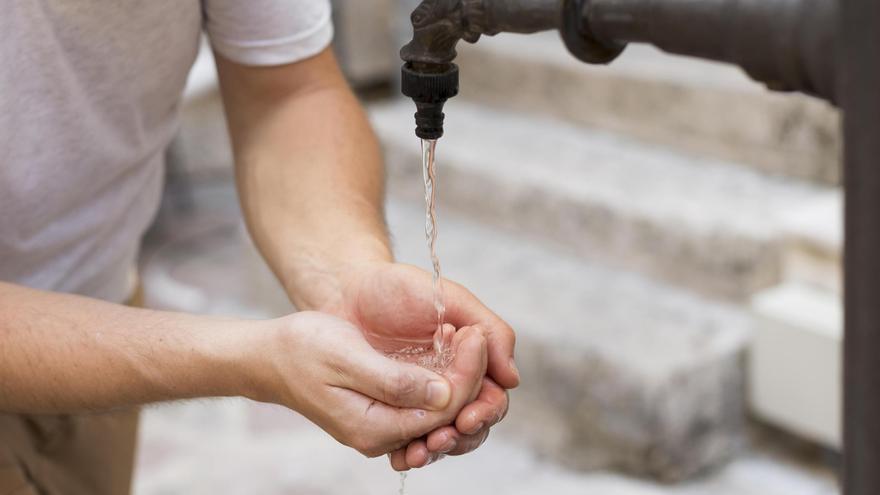 La contaminación por nitratos dejó sin agua potable a 220.000 personas en 2023 en España, un 50% más que 2022