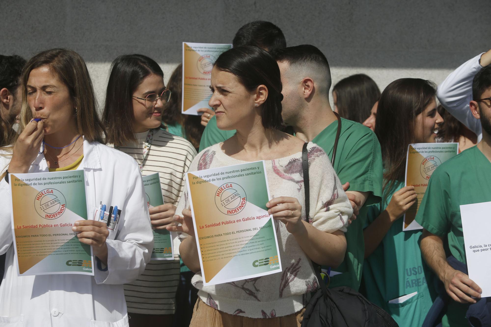 Huelga de médicos en Galicia: 200 facultativos protestan en A Coruña