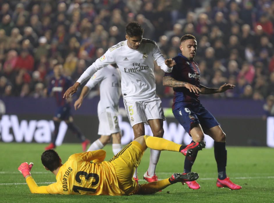 Las mejores imágenes del Levante UD - Real Madrid