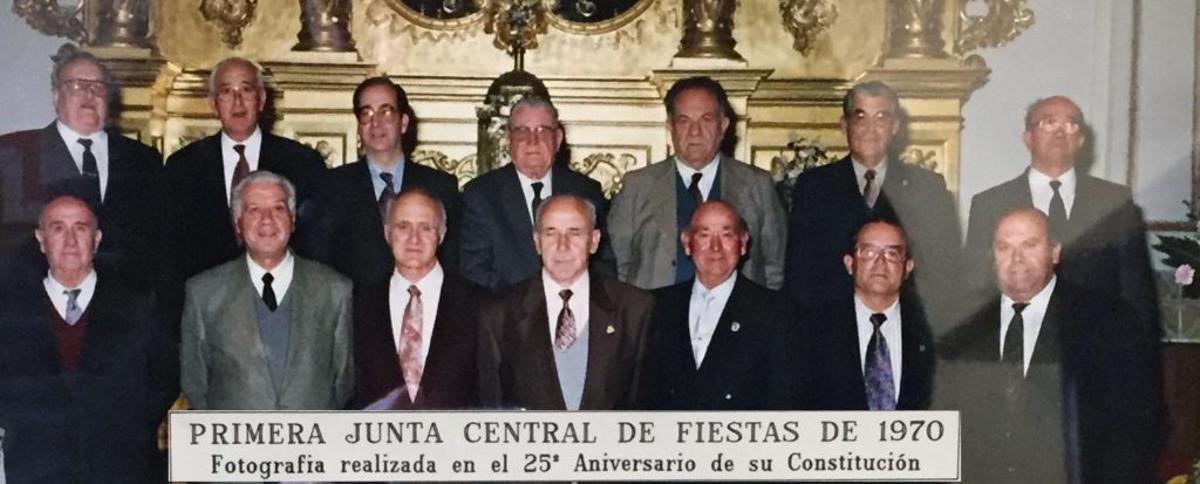 La primera JCF en 1970, con todos sus miembros hombres.