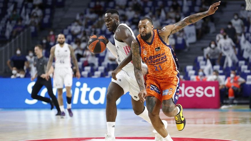 El Real Madrid derrota al Valencia por 80-77 y pasa a la final