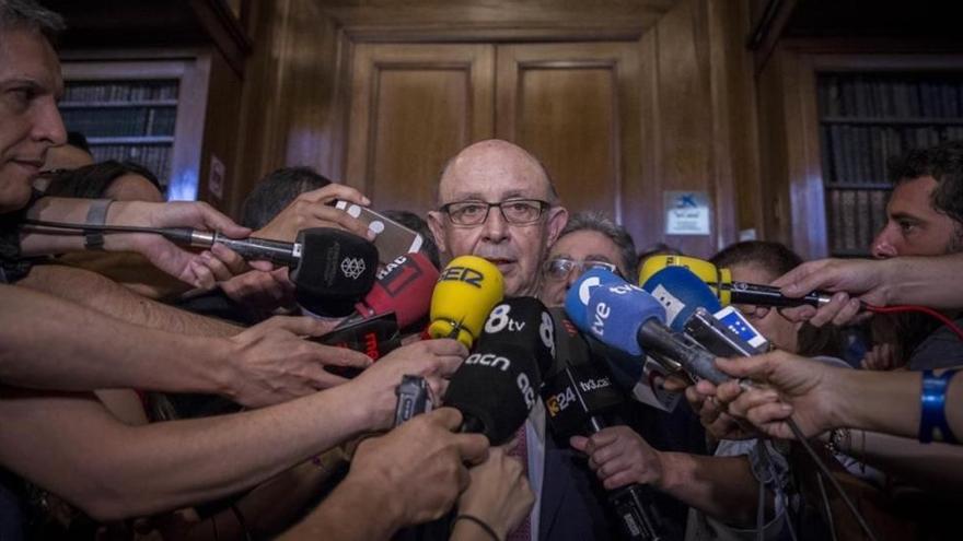 Montoro sugiere que no piensa dimitir por la amnistía fiscal