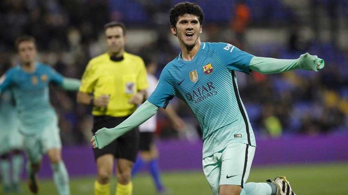 Aleñà celebra su gol al Hércules en el Rico Pérez de Alicante.