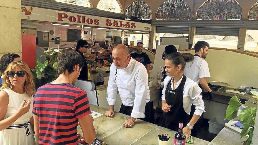 ´Vermutejant´ en la plaza de ses Verdures de Manacor