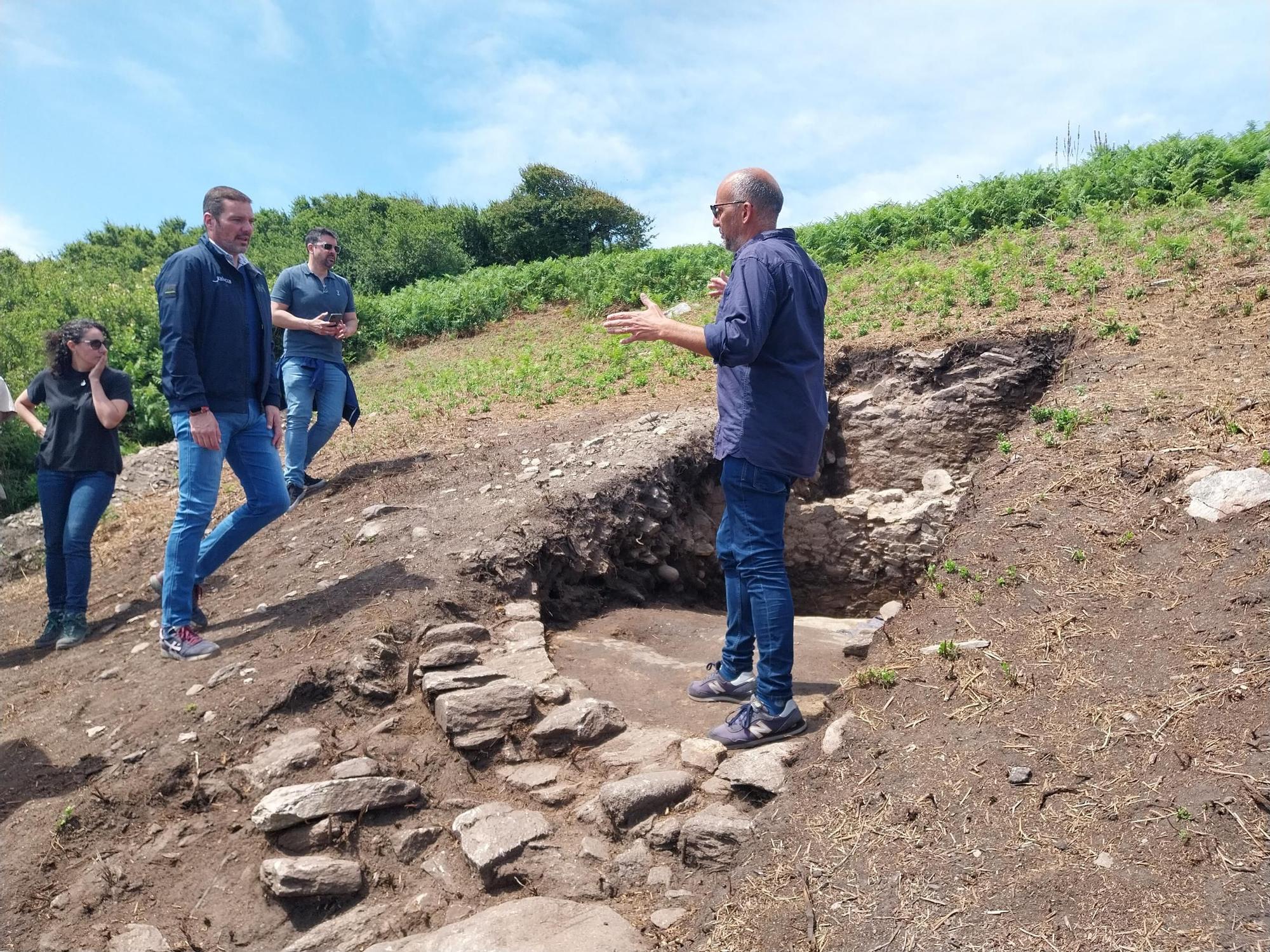 Visita a la isla de Ons: la antigua capilla de San Xaquín y el yacimiento de Castelo dos Mouros