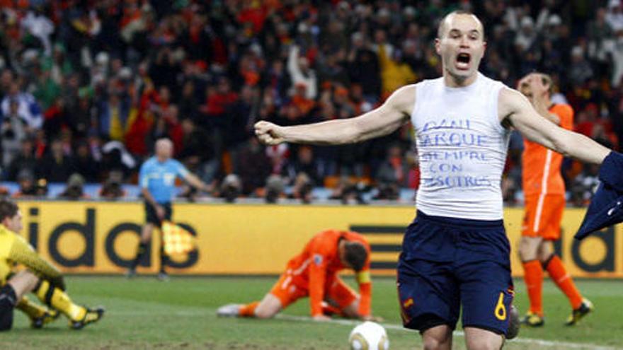 Iniesta celebra su gol en la final del pasado Mundial