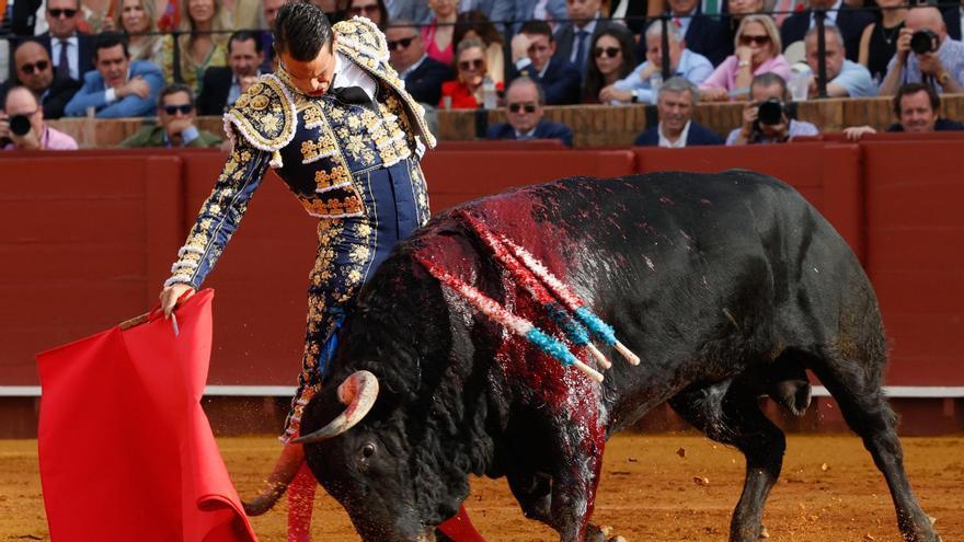 José María Manzanares en la corrida celebrada este miércoles en la plaza de La Maestranza de Sevilla.