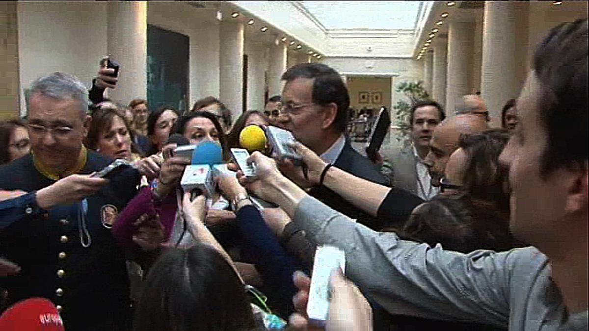 El president del Govern, Mariano Rajoy, que ha assistit avui a la sessió de control al Govern al Senat, ha evitat parlar amb els periodistes als passadissos.