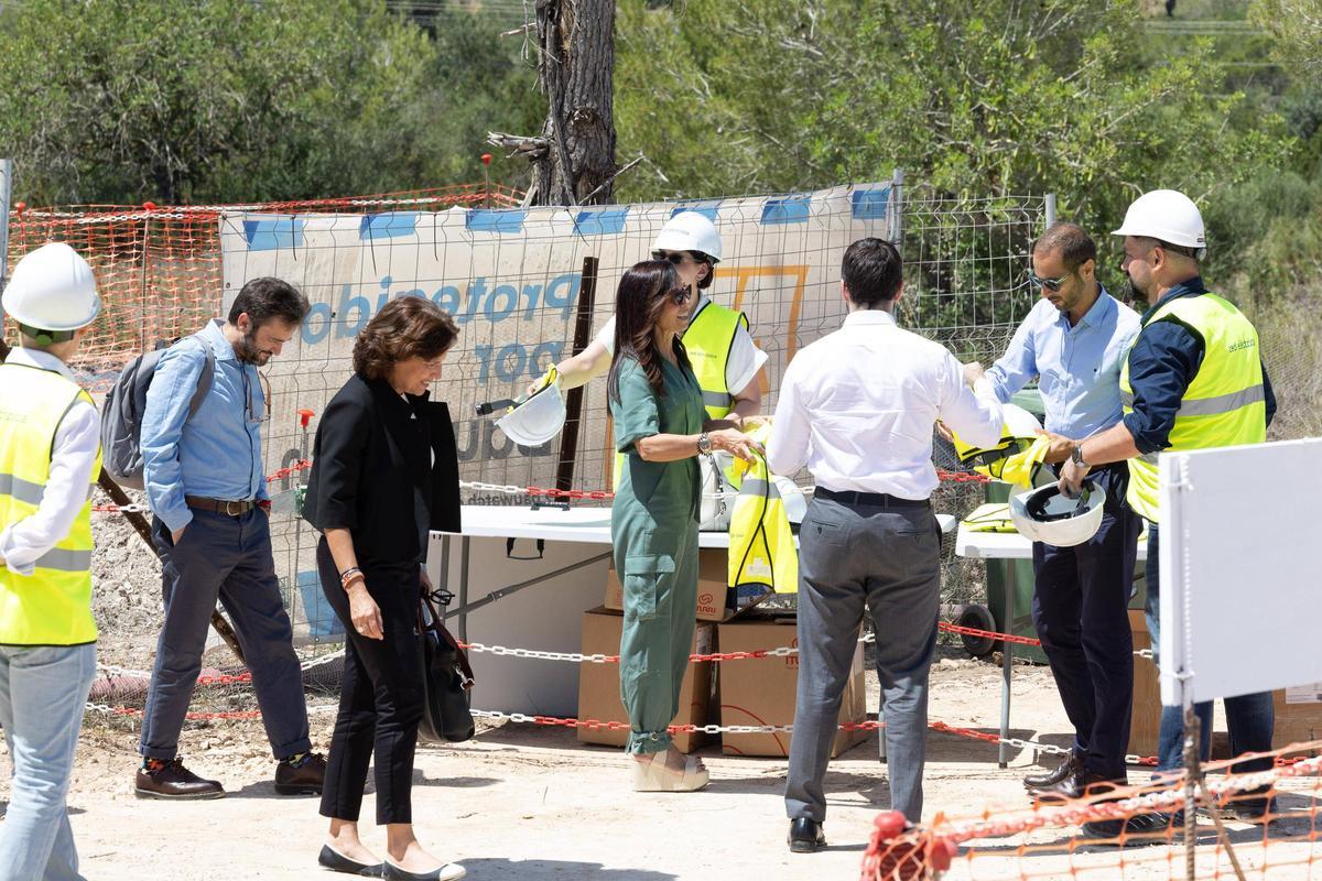 Todas las imágenes de la visita de Beatriz Corredor y Joan Groizard a la subestación eléctrica de Sant Antoni