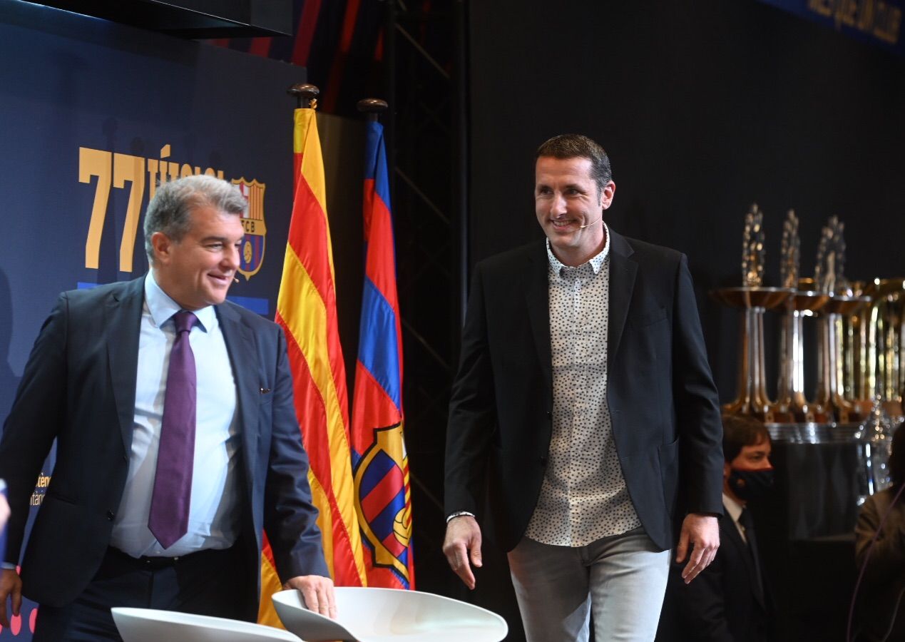 Egurrola y Joan Laporta en el adiós del portero