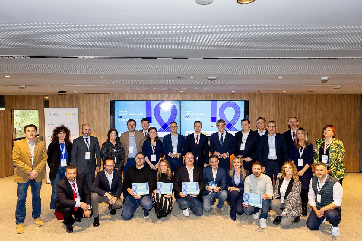 Foto de familia de los Premios EmprendeXXI Región de Murcia.