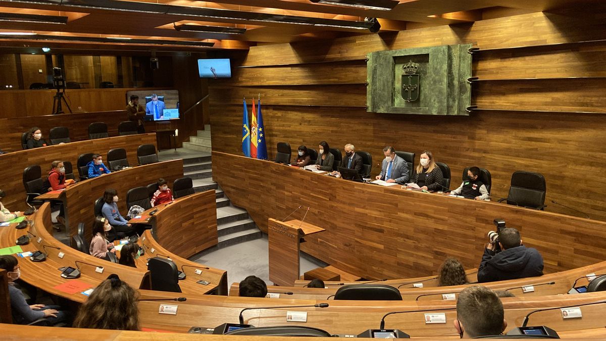 Pleno infantil en la Junta General del Principado