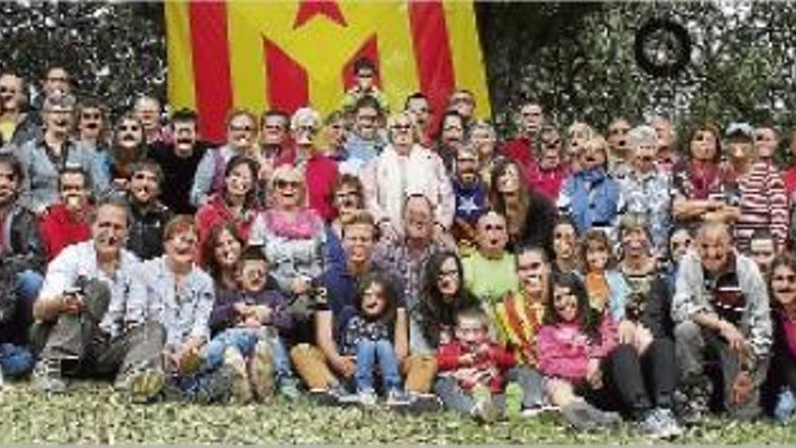 Uns 80 membres de la família Pujols celebren la 40a trobada familiar