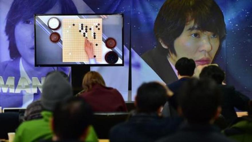 Google gana la segunda partida en el reto máquina-humano del juego de go