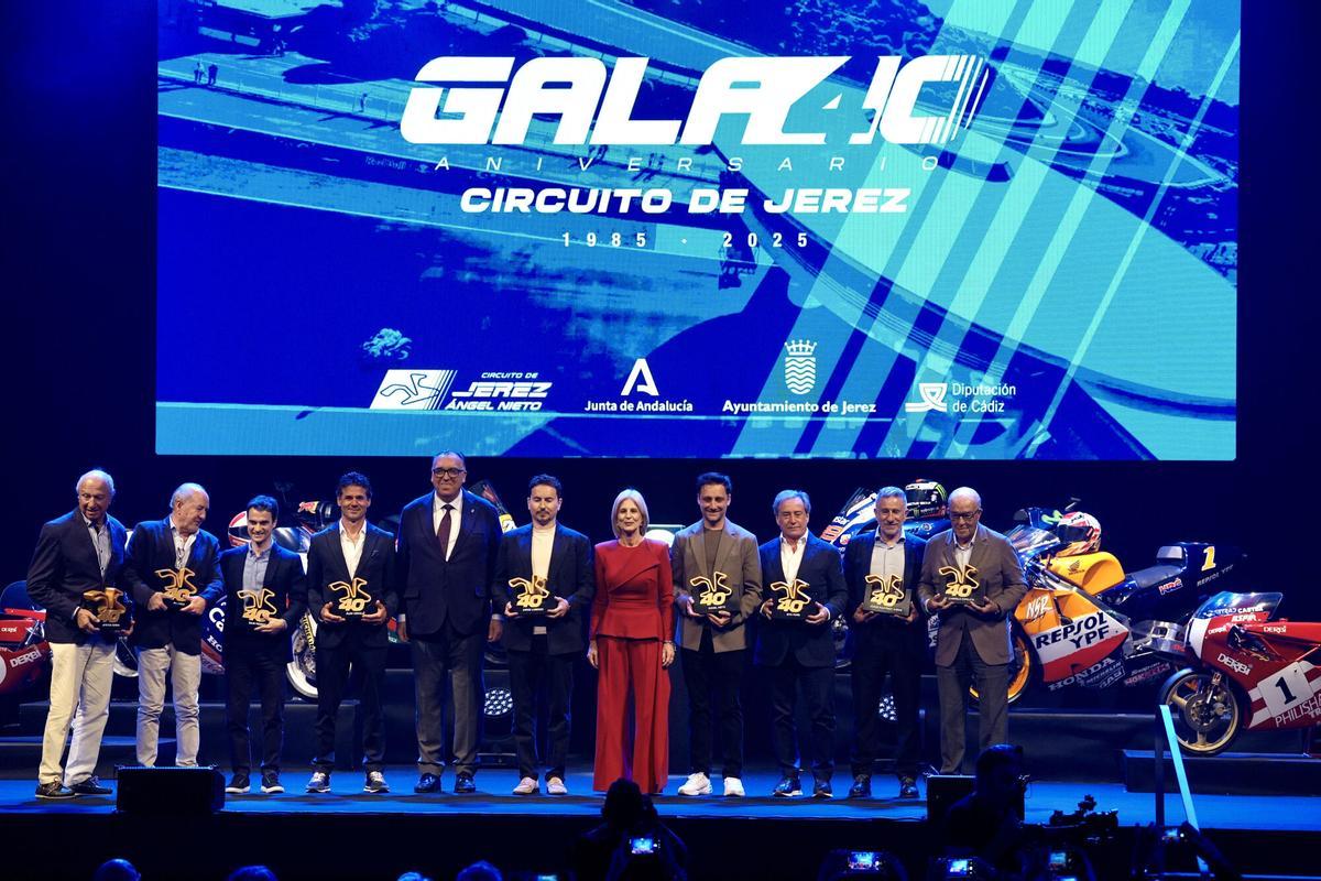 Foto de familia de los galardonados