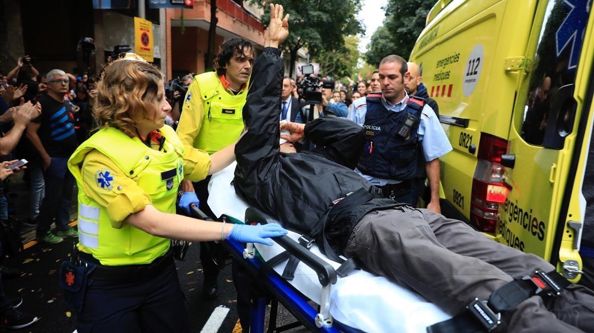 zentauroepp40367007 barcelona 01 09 2017 referendum 1 o policia nacional en la e171001110752