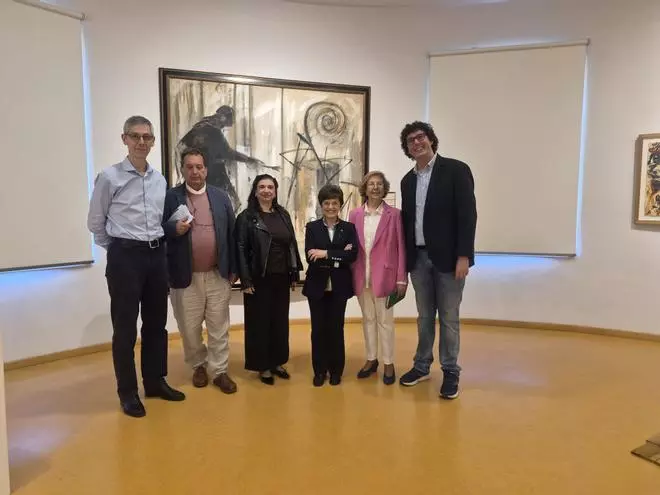 El instituto asturiano con un "museo" en sus aulas quiere "abrir a la sociedad" su amplia colección: atesora cerca de 300 obras