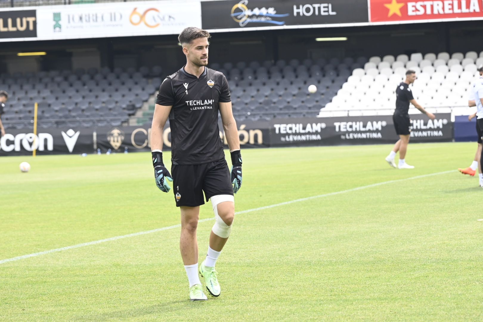 Galería de fotos: La afición lleva en volandas al CD Castellón