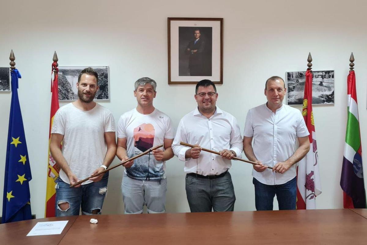 Equipo de gobierno de Muelas del Pan con el alcalde, Luis Alberto Miguel, segundo por la derecha | CHANY SEBASTIÁN