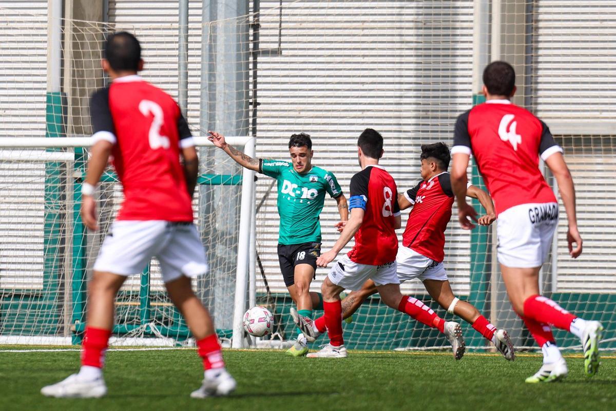 Imágenes de la derrota de la PE Sant Jordi por 1-2 ante el CD Migjorn