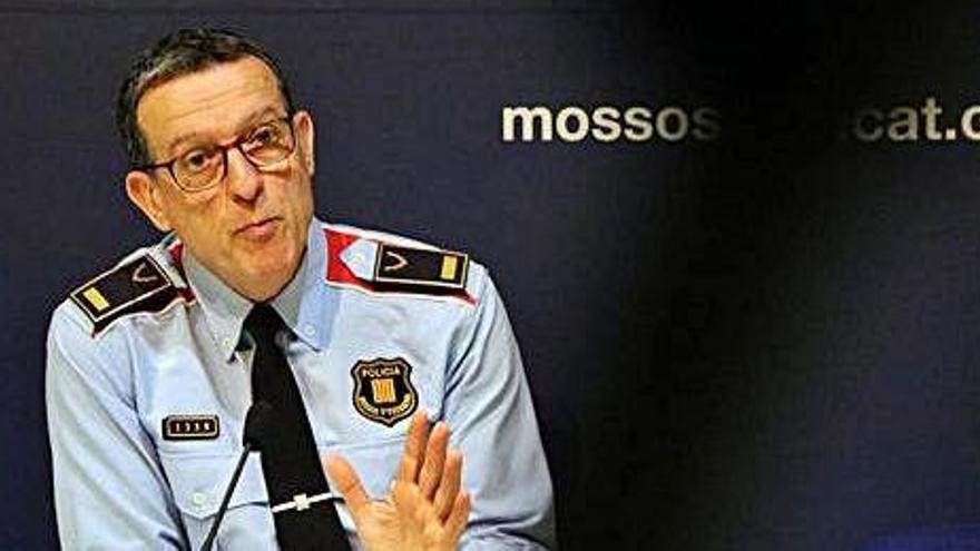 El portaveu dels Mossos, Albert Oliva, durant la roda de premsa sobre casos de desaparició