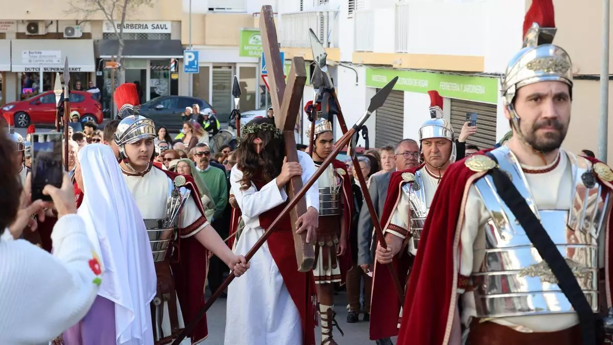 Crucifixión bajo el sol de Ibiza en el Puig de Missa