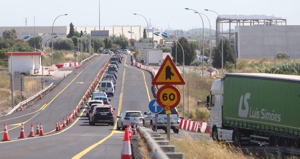 Colas en la AP-7 tras volcar un camión a la altura de Vila-real