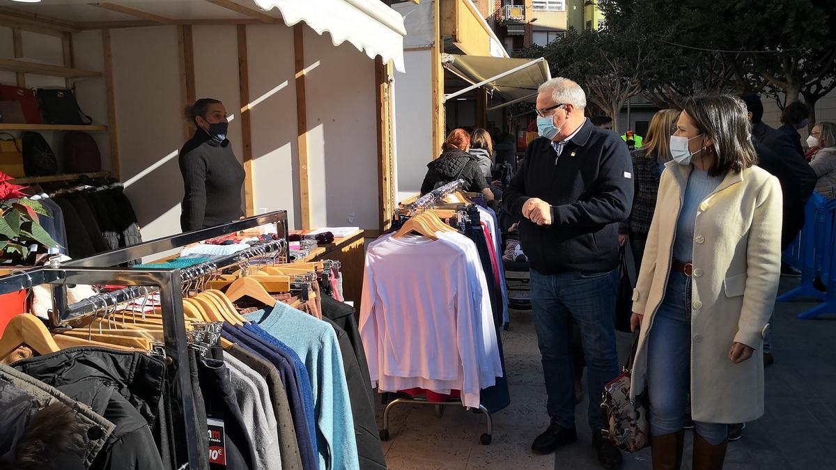 Imagen de la alcaldesa, Merche Galí, en su visita a la Fira de Nadal, otro evento organizado en favor del sector.